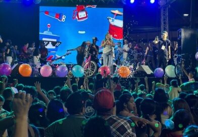 Multidão toma a Avenida Juvêncio Carneiro e participa da Festa das Crianças em Cajazeiras